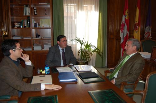 REUNIÓN DEL PRESIDENTE DE LA DIPUTACIÓN CON EL AYUNTAMIENTO DE TALVEILA
